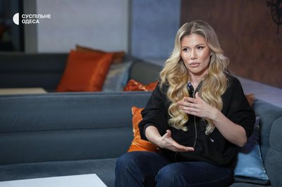 Альона Омаргалієва: війна, шлюб та чому не вірить у відносини на відстані| "Свої люди" Альона Омаргалієва: війна, шлюб та чому не вірить у відносини на відстані| "Свої люди"