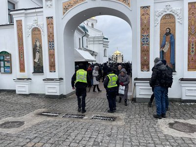 Молебень УПЦ МП у Лаврі Молебень УПЦ МП у Лаврі