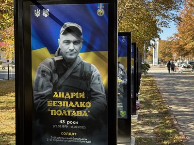 Із Алеї Героїв у Полтаві крадуть квіти та інші речі: що розповіли постраждалі