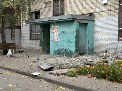 Російський дрон влучив у багатоповерхівку в Сумах: що розповіли очевидці Російський дрон влучив у багатоповерхівку в Сумах: що розповіли очевидці