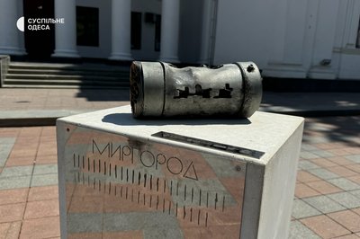 В Одесі відкрили "Алею незламних міст" — виставку з уламками російських снарядів В Одесі відкрили "Алею незламних міст" — виставку з уламками російських снарядів