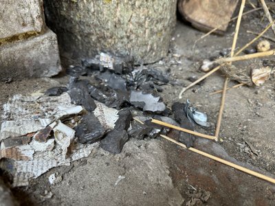 "Ми довго думали чим це таким новеньким стріляють": Білопілля обстріляли активними реактивними снарядами "Ми довго думали чим це таким новеньким стріляють": Білопілля обстріляли активними реактивними снарядами
