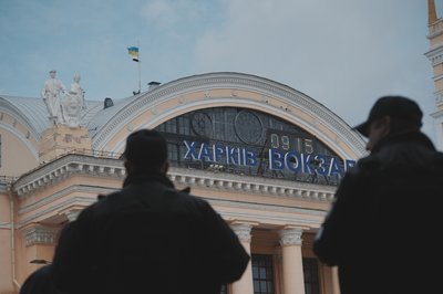 На вокзалі у Харкові встановили "прапор надії" На вокзалі у Харкові встановили "прапор надії"