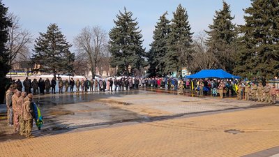 У Знам'янці на Кіровоградщині попрощалися з військовим Данилом Сінокопом У Знам'янці на Кіровоградщині попрощалися з військовим Данилом Сінокопом