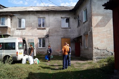 люди евакуація волонтери допомога Донецька область 18 вересня 2024 рік люди евакуація волонтери допомога Донецька область 18 вересня 2024 рік