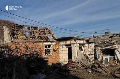 Розбиті вікна та потрощені будинки: фото наслідків російської атаки БпЛА по Одесі Розбиті вікна та потрощені будинки: фото наслідків російської атаки БпЛА по Одесі
