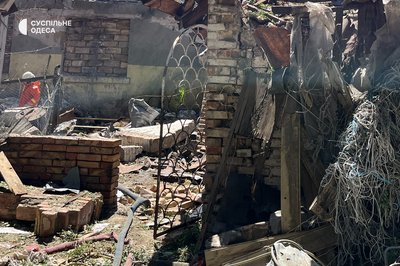 Пошкодження будинків, СТО та стайні: фото наслідків дронової атаки на Одесу Пошкодження будинків, СТО та стайні: фото наслідків дронової атаки на Одесу