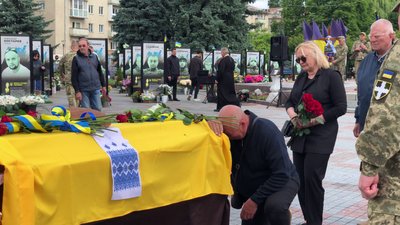 Загинули в бою на Сумщині: з бійцями Романом Войновим та Костянтином Дорошевим попрощалися у Рівному Загинули в бою на Сумщині: з бійцями Романом Войновим та Костянтином Дорошевим попрощалися у Рівному