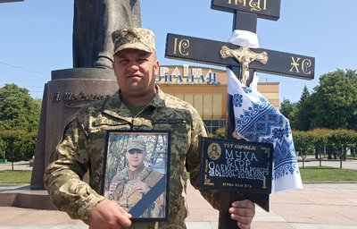 У Рівному прощалися з військовими Єгором Мухою У Рівному прощалися з військовими Єгором Мухою
