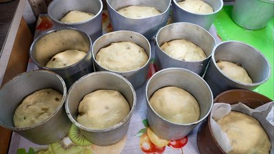 Тісто на паску, тісто у формочках Тісто на паску, тісто у формочках