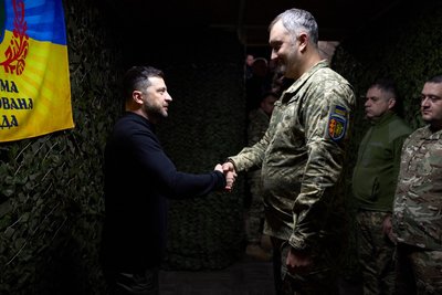 Президент зустрівся з воїнами 65-ї ОМБр Великий Луг, котрі воюють на Оріхівському напрямку Президент зустрівся з воїнами 65-ї ОМБр Великий Луг, котрі воюють на Оріхівському напрямку