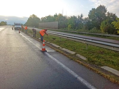 На трасі Київ — Ковель — Ягодин латають ями та оновлюють розмітку На трасі Київ — Ковель — Ягодин латають ями та оновлюють розмітку
