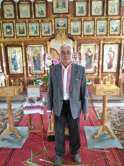 "Інакше не можу": 74-річний Віктор Кутах з Ворожби творчістю бореться зі стресом "Інакше не можу": 74-річний Віктор Кутах з Ворожби творчістю бореться зі стресом