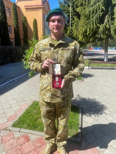 Зеленський вручив трьом прикордонникам із Волині державні нагороди Зеленський вручив трьом прикордонникам із Волині державні нагороди