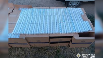 На Чернігівщині поліція вилучила у чоловіка 15 тисяч пачок На Чернігівщині поліція вилучила у чоловіка 15 тисяч пачок