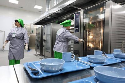 Реформа шкільного харчування: в Бучі офіційно відкрили новозбудовану фабрику-кухню Реформа шкільного харчування: в Бучі офіційно відкрили новозбудовану фабрику-кухню