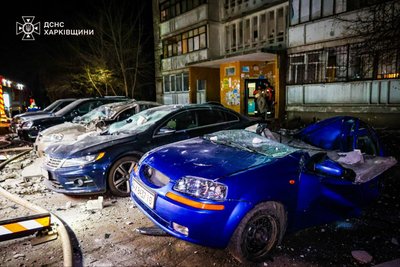 Наслідки удару російського безпілотника по багатоповерхівці в Харкові, 6 березня 2025 року Наслідки удару російського безпілотника по багатоповерхівці в Харкові, 6 березня 2025 року