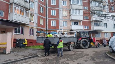 Замінюють вікна, вибиті під час влучання шахеда, Тернопіль, грудень 2024 Замінюють вікна, вибиті під час влучання шахеда, Тернопіль, грудень 2024
