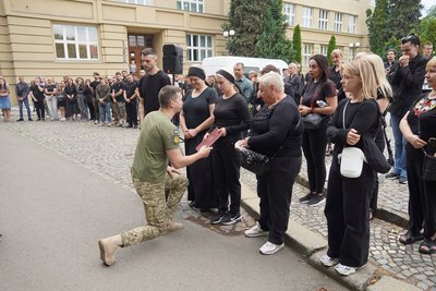 В Ужгороді попрощалися із захисником Віктором Набожним