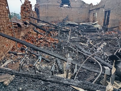 "Ми чули, як він летів над нами". Що відомо про наслідки атаки безпілотників у Верхній Сироватці "Ми чули, як він летів над нами". Що відомо про наслідки атаки безпілотників у Верхній Сироватці