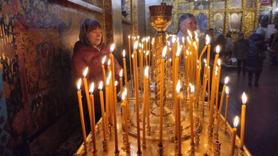 У Житомирі після літургії освячували великодні кошики у Свято-Михайлівському соборі У Житомирі після літургії освячували великодні кошики у Свято-Михайлівському соборі