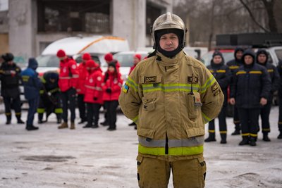 Алгоритм дій після обстрілів РФ: у Дніпрі відбулися спільні навчання ДСНС, пошуковців "Антарєс" та "Червоного Хреста" Алгоритм дій після обстрілів РФ: у Дніпрі відбулися спільні навчання ДСНС, пошуковців "Антарєс" та "Червоного Хреста"