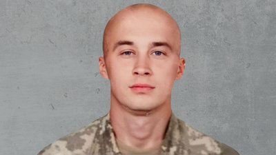 На Чернігівщині провели в останню путь трьох бійців: Юрія Костіва, Олексія Супруненка та Сергія Тюпу На Чернігівщині провели в останню путь трьох бійців: Юрія Костіва, Олексія Супруненка та Сергія Тюпу