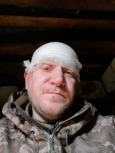"На фронті продовжував викладати". Історія військового з Дніпра, який після поранення викладає історію в школі