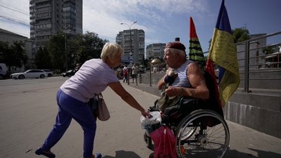 "Моє місце проживання — вся Україна": 77-річний волонтер "дядя Гриша з Херсону" завітав до Чернігова "Моє місце проживання — вся Україна": 77-річний волонтер "дядя Гриша з Херсону" завітав до Чернігова