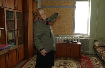 "Під вікнами лежали залишки ракети": як у Каневі на Черкащині ліквідовують наслідки обстрілу "Під вікнами лежали залишки ракети": як у Каневі на Черкащині ліквідовують наслідки обстрілу