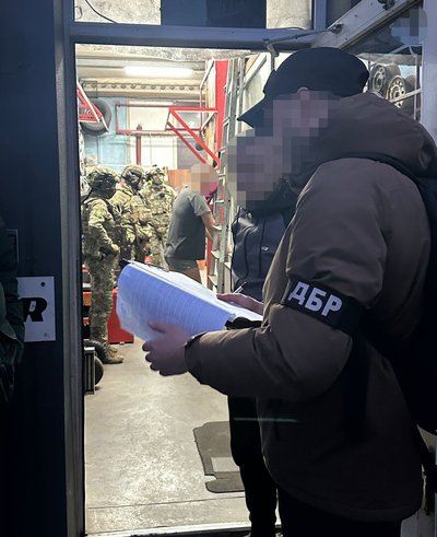 Затримання підлеглих, які працювали по схемі, на СТО на Київщині Затримання підлеглих, які працювали по схемі, на СТО на Київщині