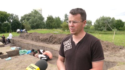 19 людських скелетів, які виявили на Рівненщині, показали журналістам 19 людських скелетів, які виявили на Рівненщині, показали журналістам