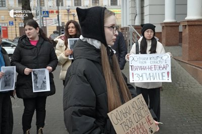 Двоє кошенят загинули: в Одесі вилучили тварин із котокафе після скандалу з "орендою" котів Двоє кошенят загинули: в Одесі вилучили тварин із котокафе після скандалу з "орендою" котів