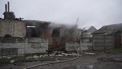 "Якби не витягнули – згоріла б": чернігівець про порятунок дівчини, травмованої внаслідок атаки БпЛА "Якби не витягнули – згоріла б": чернігівець про порятунок дівчини, травмованої внаслідок атаки БпЛА