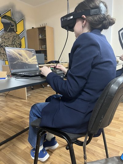 Стати пілотом FPV за девʼять днів: досвід журналістки Суспільного Стати пілотом FPV за девʼять днів: досвід журналістки Суспільного
