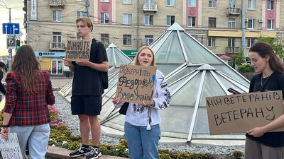 Восьма мирна акція: понад 50 людей зібралися у Рівному на підтримку Михайла Федорова Восьма мирна акція: понад 50 людей зібралися у Рівному на підтримку Михайла Федорова