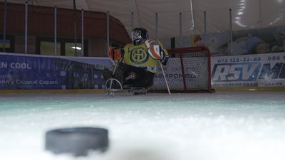 Ветерану з Вінниччини розробили спортивний протез для гри у парахокей Ветерану з Вінниччини розробили спортивний протез для гри у парахокей