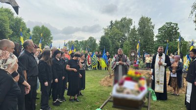 Сімох захисників провели в останню путь на Чернігівщині 18 липня Сімох захисників провели в останню путь на Чернігівщині 18 липня