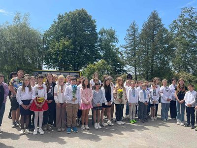 Меморіальна таблиця п'яти бійцям, Почапинці, пам'ять про біців, Почапинський ліцей Меморіальна таблиця п'яти бійцям, Почапинці, пам'ять про біців, Почапинський ліцей