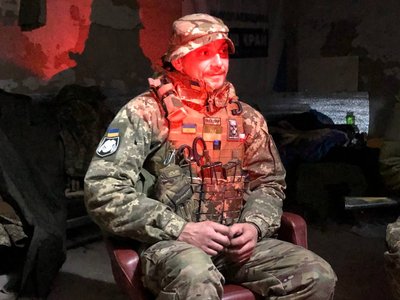 Кулеметник розповів, як його підрозділ витискає росіян з миколаївсько-херсонського напрямку Кулеметник розповів, як його підрозділ витискає росіян з миколаївсько-херсонського напрямку