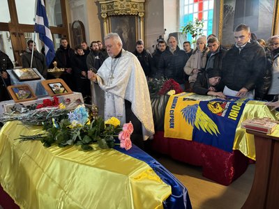 У Херсоні провели в останню путь загиблих бійців Вячеслава Алєксєєнка та Віктора Бистрякова У Херсоні провели в останню путь загиблих бійців Вячеслава Алєксєєнка та Віктора Бистрякова