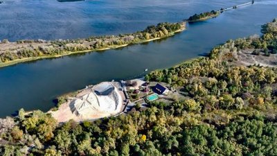 На Кіровоградщині чотирьох людей підозрюють у незаконному видобутку піску На Кіровоградщині чотирьох людей підозрюють у незаконному видобутку піску