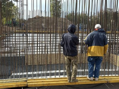 Будівельники будують школу під землею в Чугуєві Будівельники будують школу під землею в Чугуєві