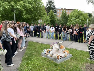 У День вшанування пам’яті всіх дітей у Полтаві принесли іграшки та квіти У День вшанування пам’яті всіх дітей у Полтаві принесли іграшки та квіти