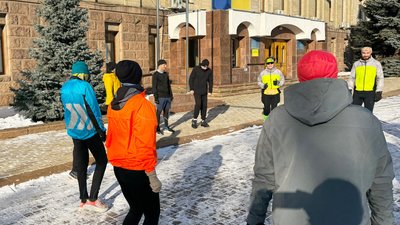 "Це виклик для себе": у Кропивницькому в перший день нового року влаштували п’ятикілометрову пробіжку "Це виклик для себе": у Кропивницькому в перший день нового року влаштували п’ятикілометрову пробіжку