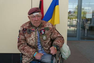"В мене змішалося три види крові": як 77-річний волонтер допомагає ЗСУ "В мене змішалося три види крові": як 77-річний волонтер допомагає ЗСУ
