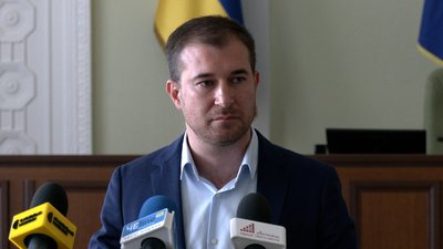 Платні транспорті картки для немісцевих пільговиків у Чернігові: чи законно це?