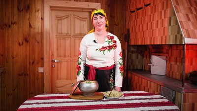 "Кулінарний спадок": як готують жовту кашу за старовинним рецептом на Рівненщині "Кулінарний спадок": як готують жовту кашу за старовинним рецептом на Рівненщині