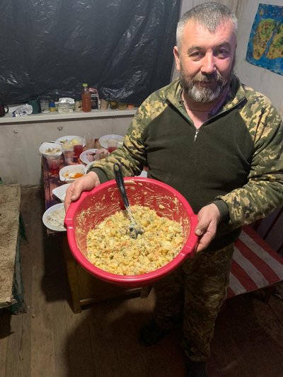 "Телефонував дружині, щоб спитати, як готувати мімозу". Військовий з Чернівців про Новий рік на фронті "Телефонував дружині, щоб спитати, як готувати мімозу". Військовий з Чернівців про Новий рік на фронті
