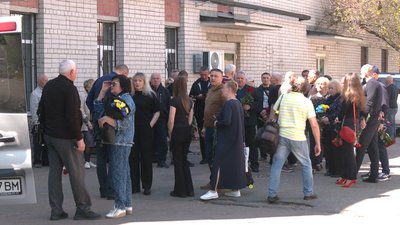У Чернігові попрощались із головним редактором газети "Гарт", лауреатом Шевченківської премії Дмитром Івановим У Чернігові попрощались із головним редактором газети "Гарт", лауреатом Шевченківської премії Дмитром Івановим